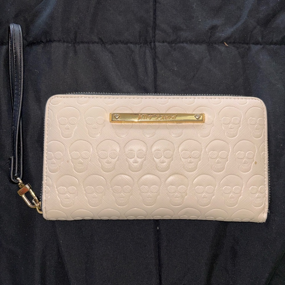 Betsey Johnson Pale Pink Embossed Skull Zip Wallet with Gold Tone Plate